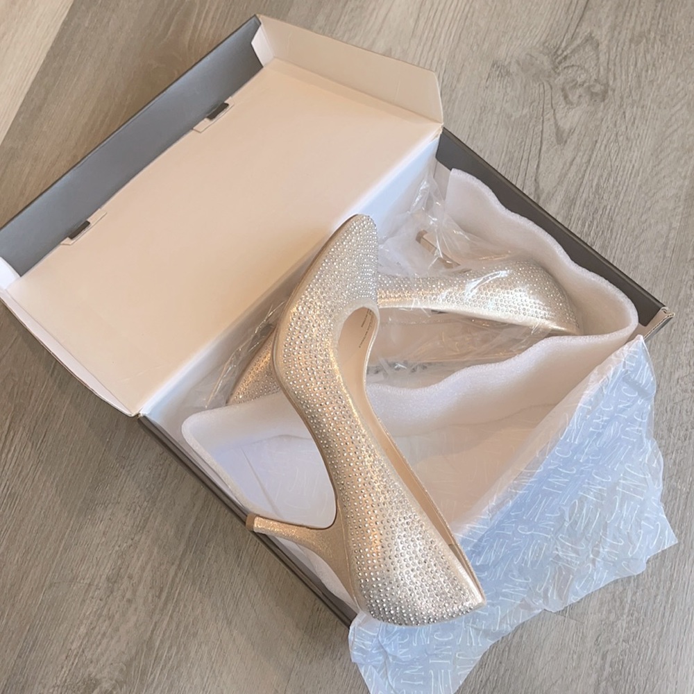 Women’s size 8 Gold/Pearl heels